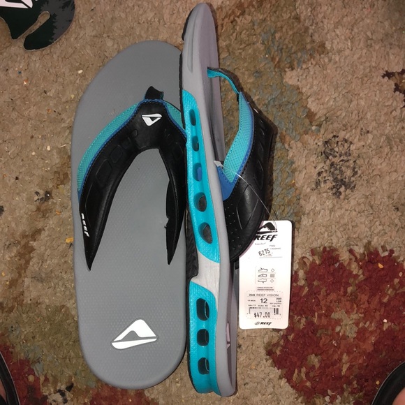 Men’s Reef Flip Flops - Picture 2 of 3